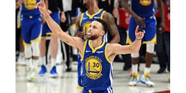 Curry i Golden State Warriors obnavljaju ugovor tri godine prije roka